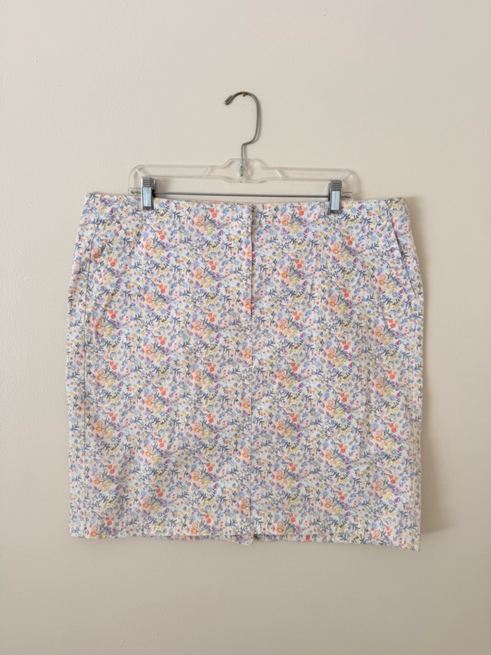 J. Jill Floral Print White Mini Skirt Size 18 Live-in Chino Spring Cotton Garden